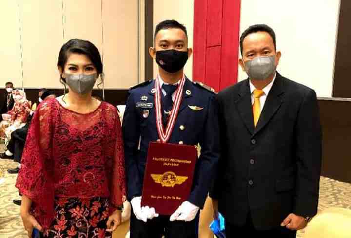 Bayu Pratama Putra Katuwu Taruna Penerbangan Lulusan Terbaik