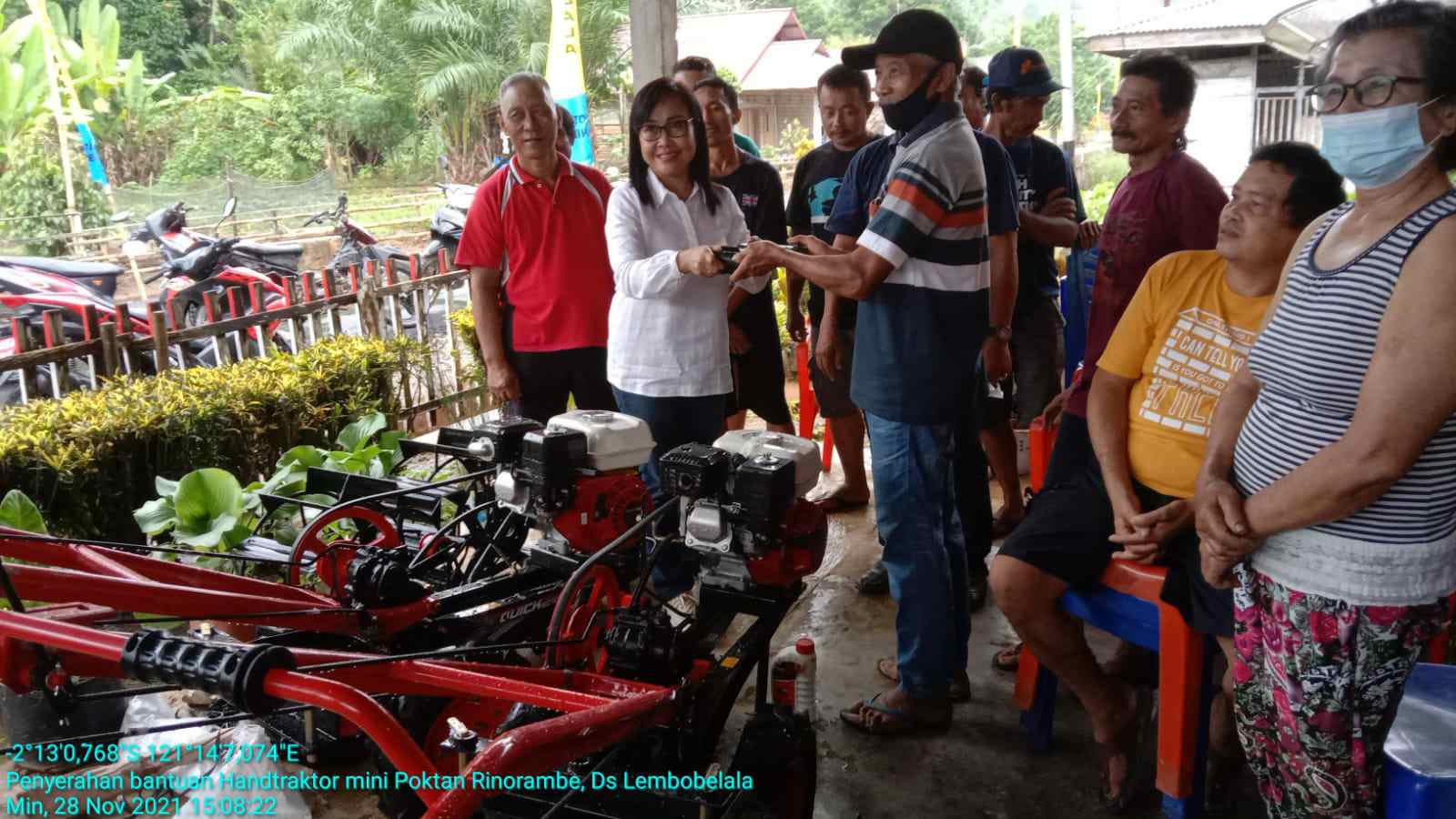 Anleg DPRD Morut Indrawati Balirante, Serahkan Bantuan Hand Traktor Untuk Kelompok Tani di Lembobelala