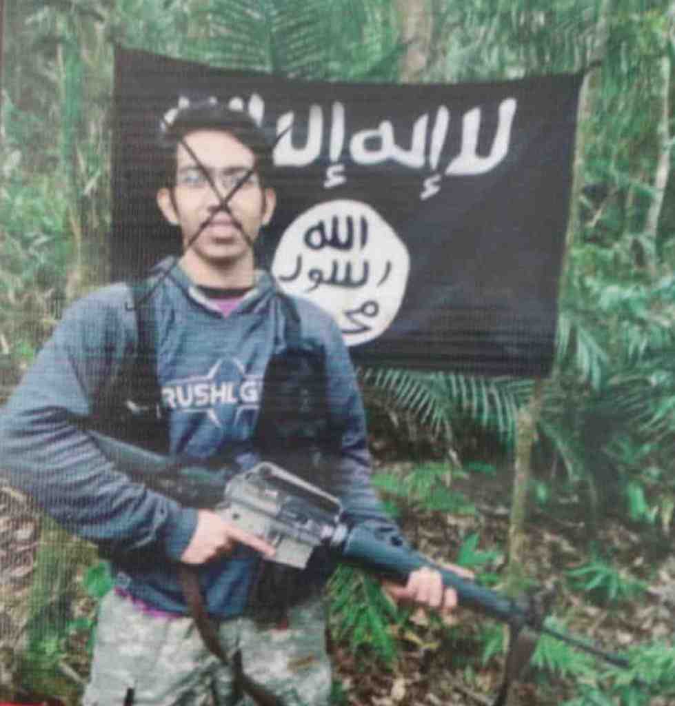 Proses Pemakaman Ahmad Gazali di TPU Poboya di Saksikan Keluarga