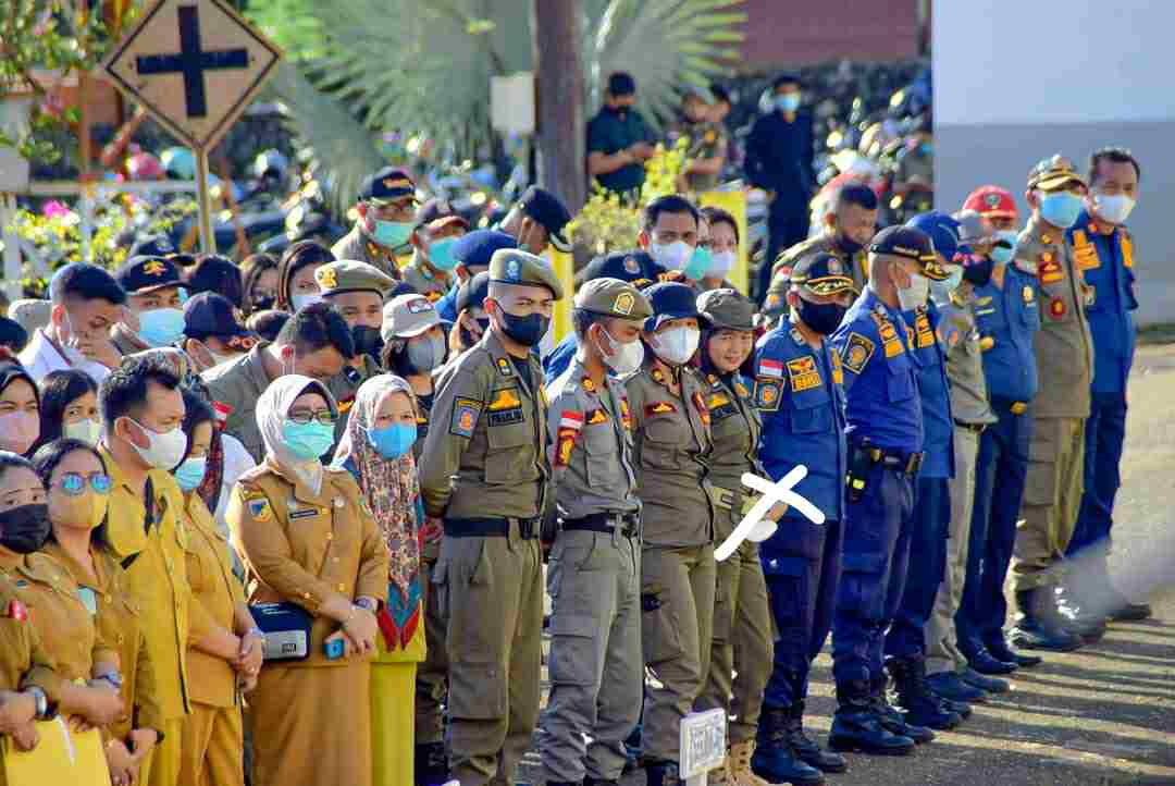 Mencegah Penyebaran Covid Gelombang Ketiga, Apel Bersama di Morut, Oknum ASN Senyum Abaikan Masker