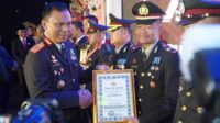 Hari Bhayangkara ke-79, Kapolsek Mori Atas Terima Penghargaan dari Kapolda Sulteng